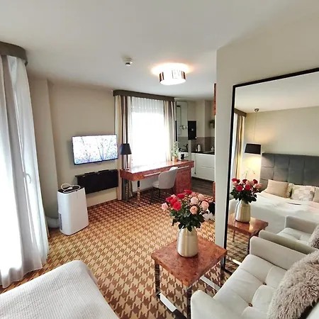 119 W Pieciogwiazdkowym Royal Tulip Plaza Tuz Tuz Dobruk Apartmán *
