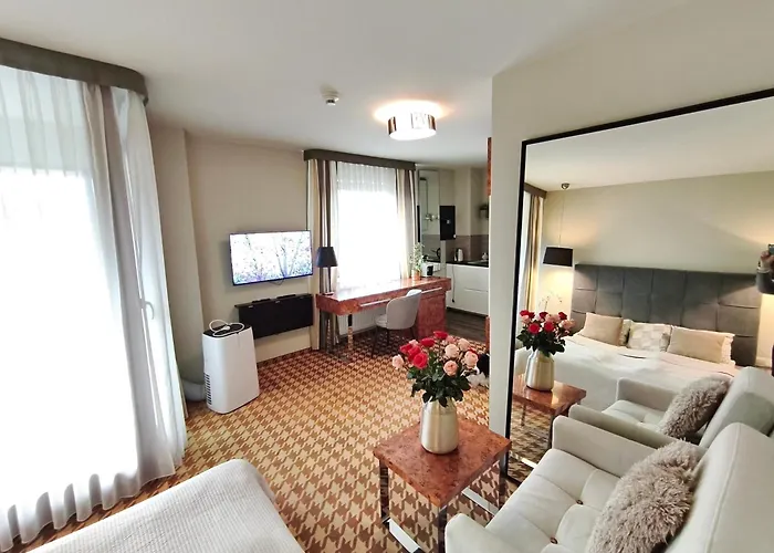 119 W Pieciogwiazdkowym Royal Tulip Plaza Tuz Tuz Dobruk アパート *