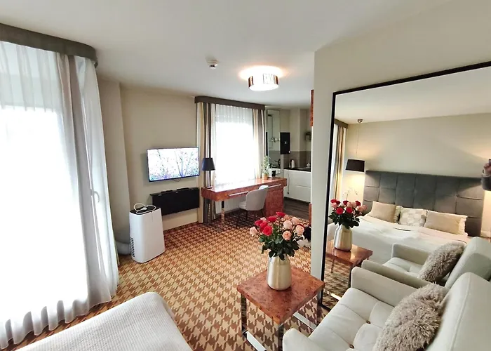 119 W Pieciogwiazdkowym Royal Tulip Plaza Tuz Tuz Dobruk アパート *